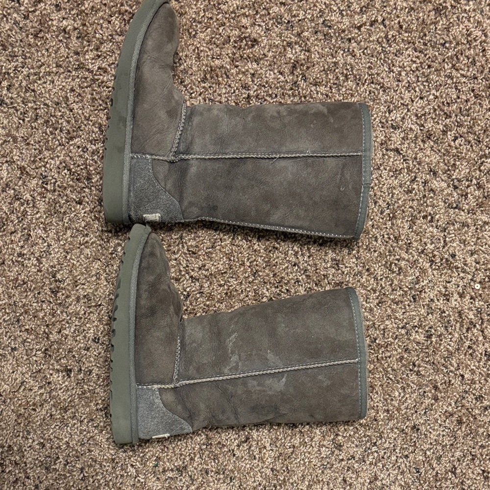 Kids UGG Gray Boots, Size 1